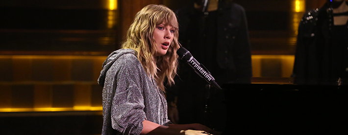 Taylor performs “New Year’s Day” on The Tonight Show Starring Jimmy Fallon