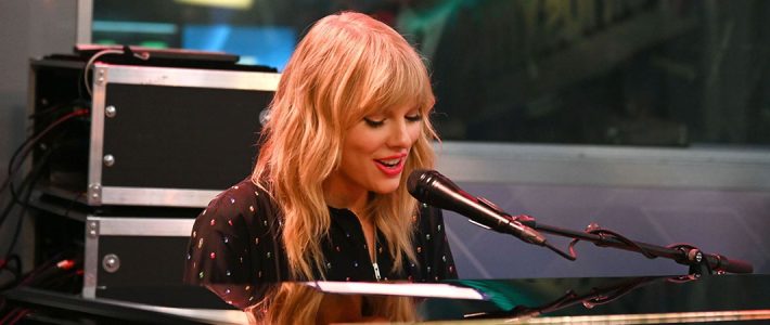 Taylor Performs at SiriusXM’s Town Hall Special