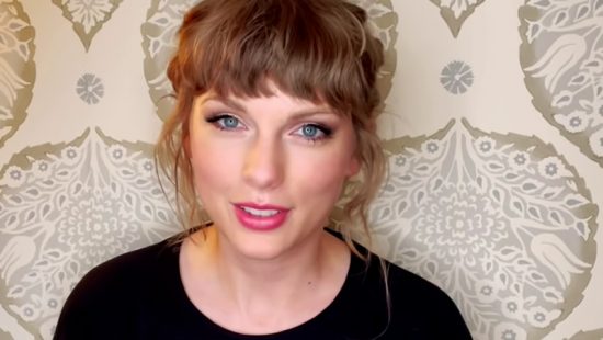 Taylor Talks Backstage At The 63rd GRAMMY Awards