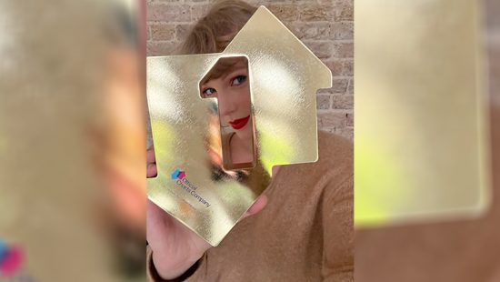 ‘Fearless (Taylor’s Version)’ Debuts at Number 1 on the Official Albums Chart in the UK