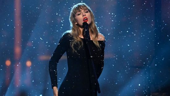 Taylor performs ‘All Too Well (10 min Version)’ on ‘Saturday Night Live’